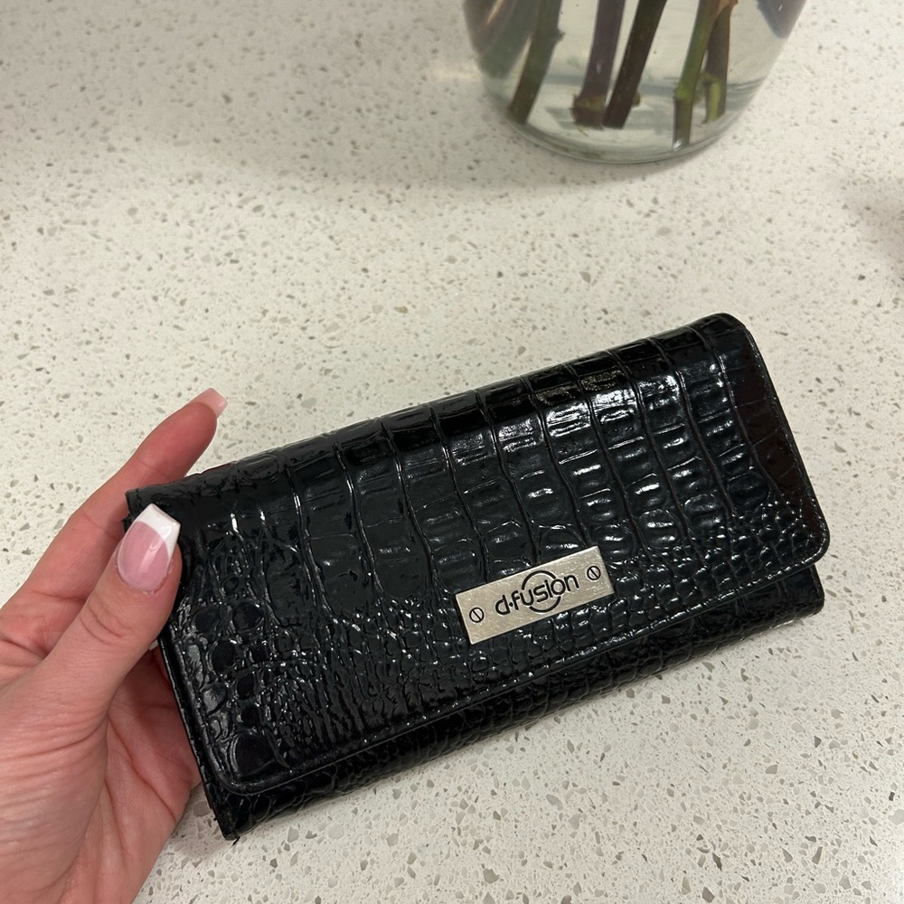 dRjuly?on? (brand uncertain) Black Croc Embossed Wallet